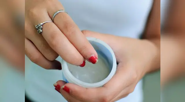 Y la cera es ideal para el cabello corto o para acabados de medias melenas Y la cera es ideal para el cabello corto o para acabados de medias melenas