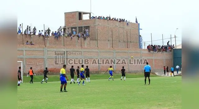 Algunos hinchas vieron el partido desde las azoteas