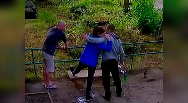 El sujeto saltó de un momento a otro sobre su pierna 