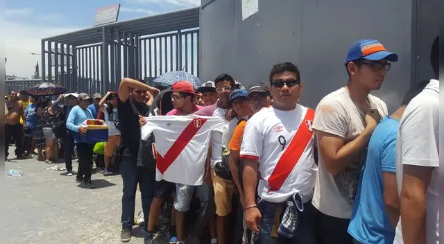 Miles de hinchas llegaron al Estadio Nacional para comprar entradas