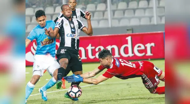 Mauricio Viana, arquero de Cristal, recuerda un duro pasaje en su carrera deportiva Mauricio Viana, arquero de Cristal, recuerda un duro pasaje en su carrera deportiva