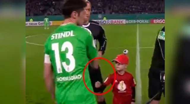 Jugador no respondió saludo de niño y para disculparse le llevó una gran sorpresa