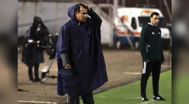 Cotejo en Arequipa se jugó en medio de una torrencial lluvia