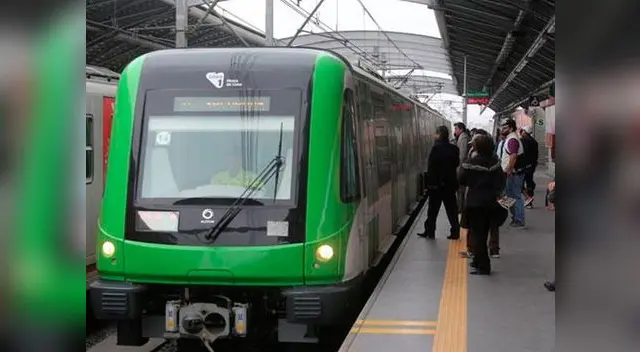 Último tren partirá a las 11:00 p.m. Último tren partirá a las 11:00 p.m.