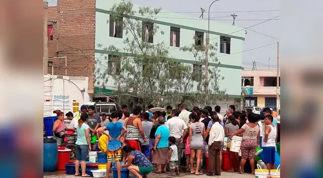 Largas colas fuera de Sedapal | Fuente: Facebook 