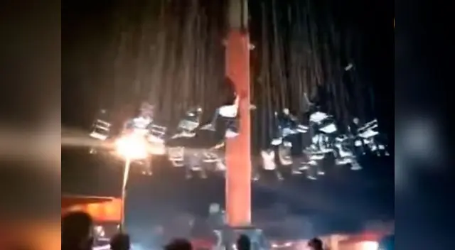 Juego mecánico causa una decena de heridos tras caerse Juego mecánico causa una decena de heridos tras caerse