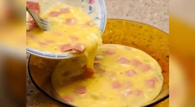 En el caso de la omelette, se debe freír con aceite de oliva En el caso de la omelette, se debe freír con aceite de oliva