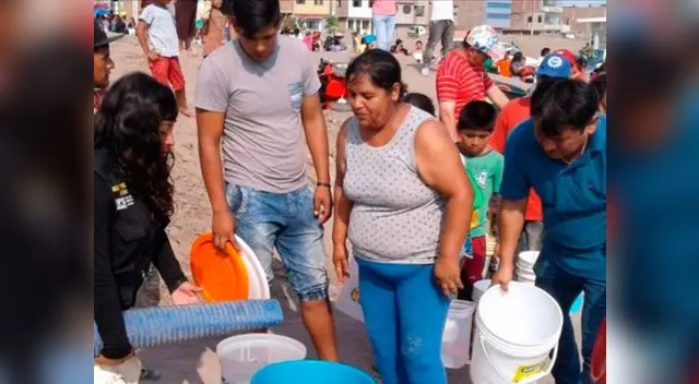 Interminables colas se forman en Lima para juntar agua Interminables colas se forman en Lima para juntar agua