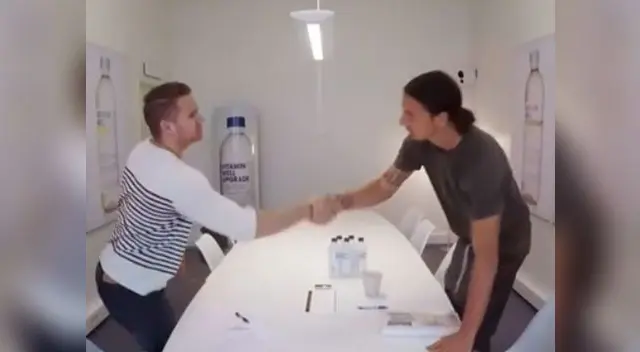 Zlatan Ibrahimovic sorprende a joven en entrevista de trabajo Zlatan Ibrahimovic sorprende a joven en entrevista de trabajo
