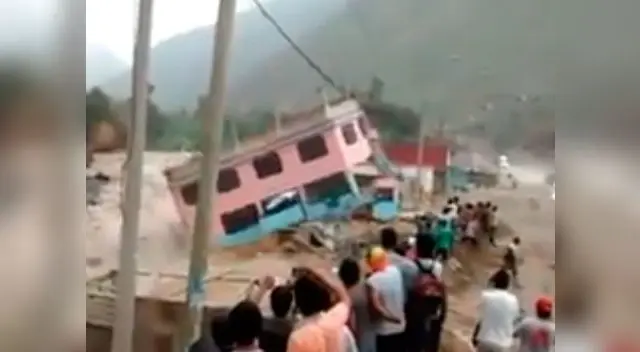 Caudal del río Rímac derrumba casa de 3 pisos