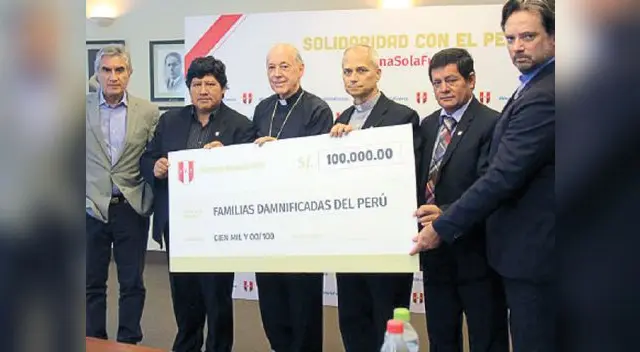 Cipriani recibió el cheque de la FPF con los 100 mil soles para los damnificados