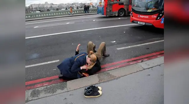 Al menos diez personas fueron embestidas por un auto Al menos diez personas fueron embestidas por un auto