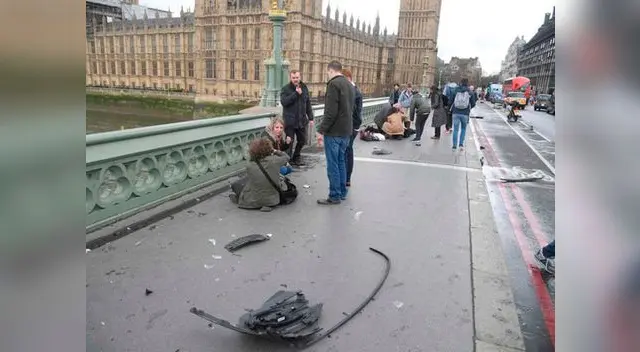 Al menos diez personas fueron embestidas por un auto Al menos diez personas fueron embestidas por un auto