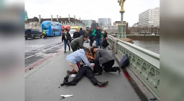 Al menos diez personas fueron embestidas por un auto Al menos diez personas fueron embestidas por un auto