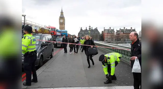 Al menos diez personas fueron embestidas por un auto Al menos diez personas fueron embestidas por un auto