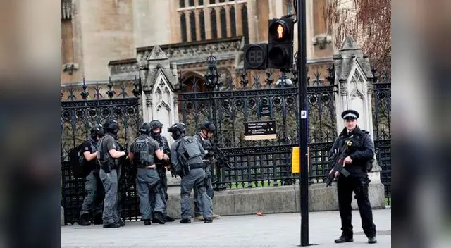 Al menos diez personas fueron embestidas por un auto Al menos diez personas fueron embestidas por un auto