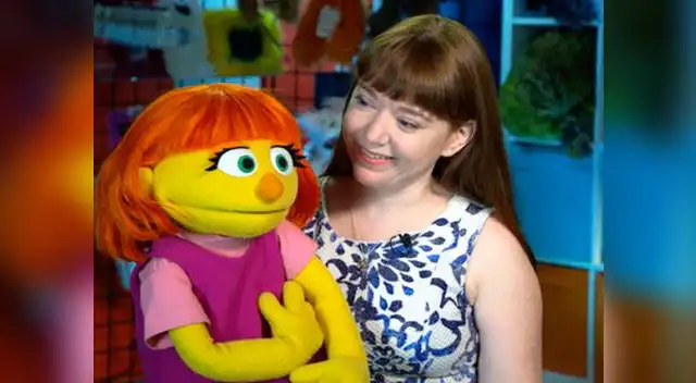 Stacey Gordon, quien es la titiritera de Julia tiene un hijo con autismo Stacey Gordon, quien es la titiritera de Julia tiene un hijo con autismo