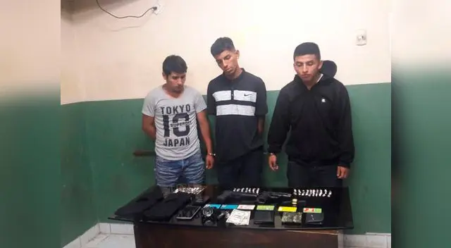 Delincuentes fueron capturados con armas y pasamontañas Delincuentes fueron capturados con armas y pasamontañas