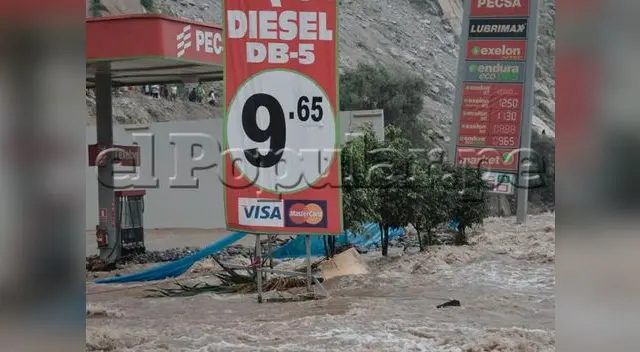 Surtidores están cubiertos y panel de precios está a punto de colapsar