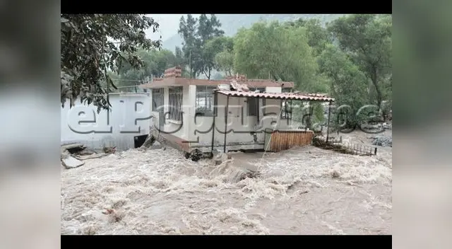 Agua inundó cultivos y llegó a predios