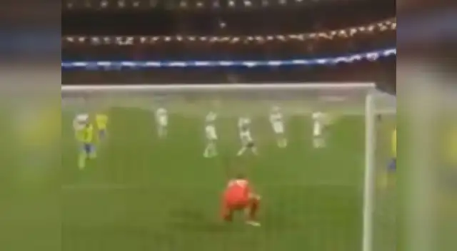 Arquero realizó dos 'bloopers' en las Eliminatorias de Europa