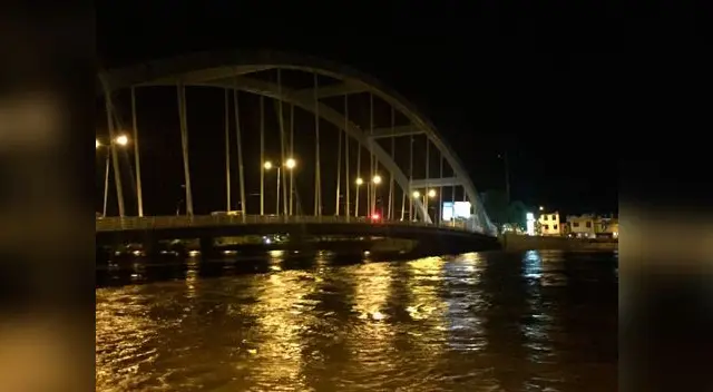 Río Piura se desborda y amenaza con llevarse todo a su paso