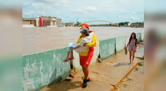 Población sigue en emergencia tras desborde de río Piura Población sigue en emergencia tras desborde de río Piura