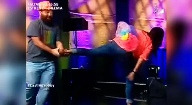 Katia Palma casi termina en el suelo al girar