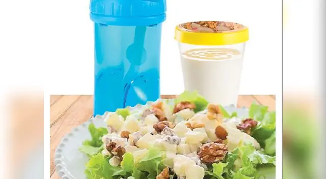 Ensalada de pollo con apio, manzana y pasas Ensalada de pollo con apio, manzana y pasas