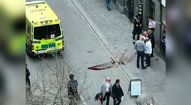 Camión atropella a una multitud de personas en el centro Estocolmo | FOTO: Reuters