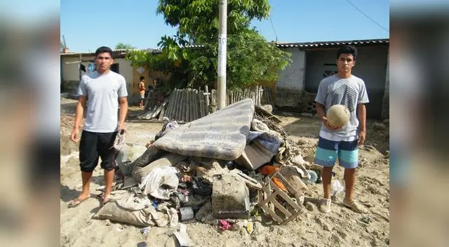 Vilela llora y  no sabe dónde puede cobijarse con sus padres y sus cuatro hermanitos. dAlcas dice que parecía una película de terror cuando el río se salió  y teme epidemias