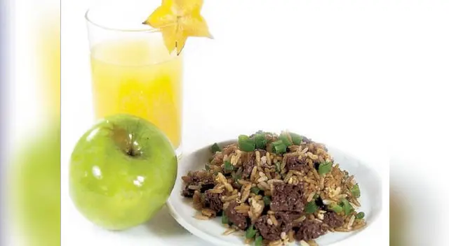 Arroz chaufa de sangrecita de pollo y huevo