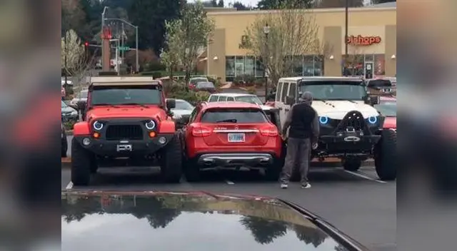 Conductor de Mercedes jamás esperó ser castigado de esta manera Conductor de Mercedes jamás esperó ser castigado de esta manera