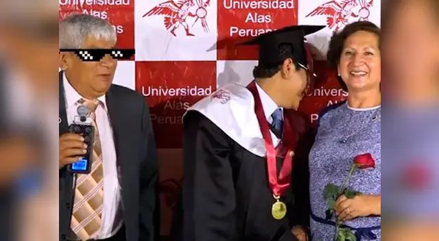 Padre no dudó en trolear a su hijo en plena ceremonia 