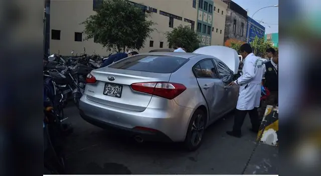 Peritos en criminalística realizan pericias en vehículo de intervenidos