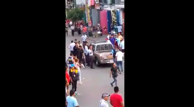 Personal de Serenazgo y Fiscalización se agrupan luego de agredir al joven ambulante Personal de Serenazgo y Fiscalización se agrupan luego de agredir al joven ambulante