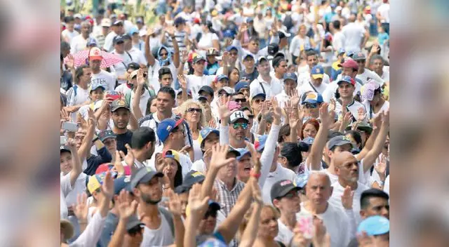 continúan las marchas de la oposición, mientras el gobierno anuncia que no cederá ni un milímetro
