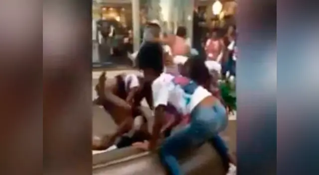 Las mujeres comenzaron a golpearse entre ellas