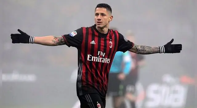 Lapadula se divierte con su técnico