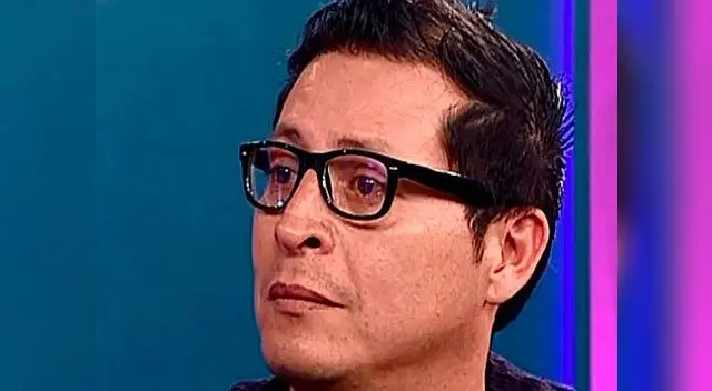 Carloncho lloró al recordar a su abuela quién lo motivó para ser un locutor radial Carloncho lloró al recordar a su abuela quién lo motivó para ser un locutor radial