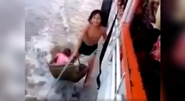 Niños de la selva de Perú arriesgan sus vidas en los ríos en donde "trabajan" para sobrevivir