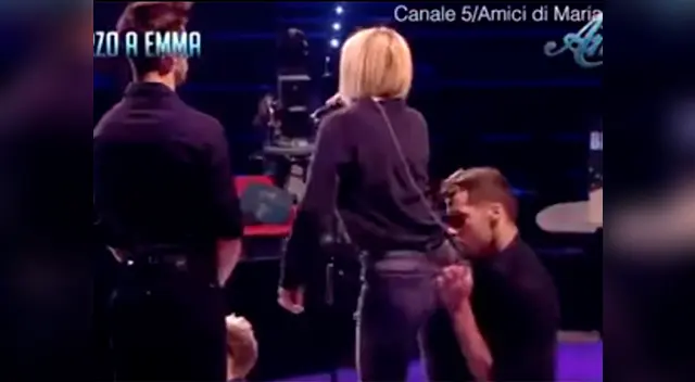 La mujer lo lanzó lejos al ser tocada en los ensayos 