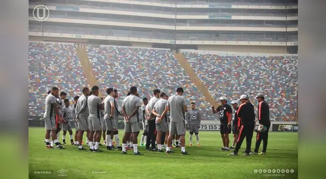 Troglio charla con los jugadores