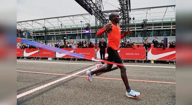 El actual campeón olímpico no pudo bajar las 2 horas del reloj, pero su tiempo de 2 horas y 25 segundos El actual campeón olímpico no pudo bajar las 2 horas del reloj, pero su tiempo de 2 horas y 25 segundos