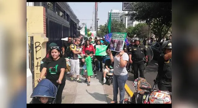 Madres denuncian abuso policial durante marcha a favor de la Marihuana Medicinal
