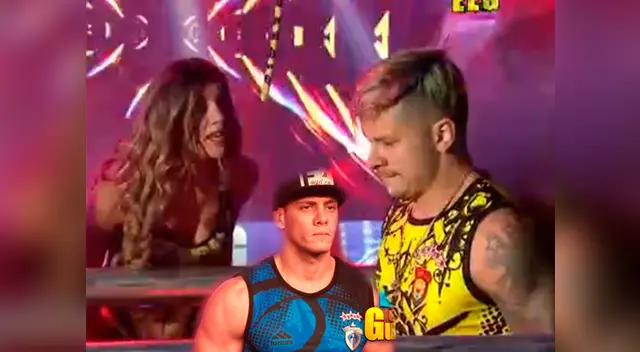 Korina no dejaba de darle aliento a Mario Hart