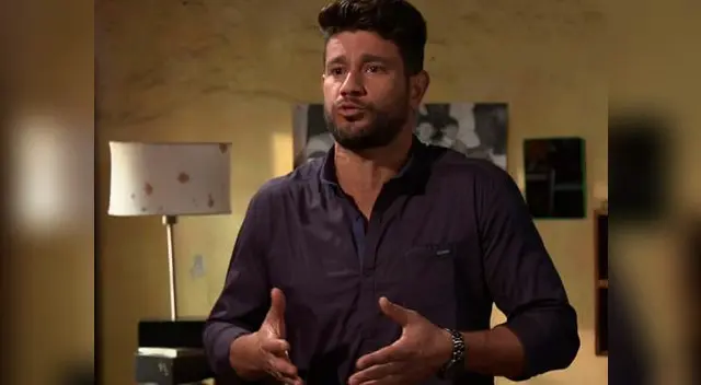 Confesó que es gay en la ficción Confesó que es gay en la ficción