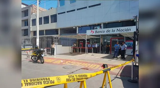 Delincuentes fuertemente armados asaltan agencia de banco en La Victoria Delincuentes fuertemente armados asaltan agencia de banco en La Victoria