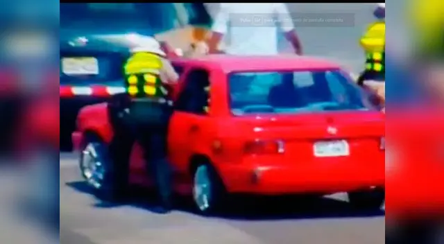 Chofer atropelló a policía que lo intervino en el Callao Chofer atropelló a policía que lo intervino en el Callao