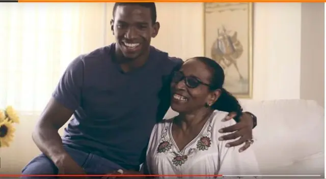 El atleta Andy Martínez junto a su madre milagros Chiroque. FOTO:Voleibol.pe El atleta Andy Martínez junto a su madre milagros Chiroque. FOTO:Voleibol.pe